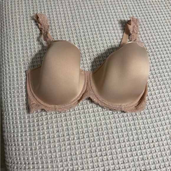 Wacoal Cream T-Shirt Bra with Molded Cups - Picture 1 of 3